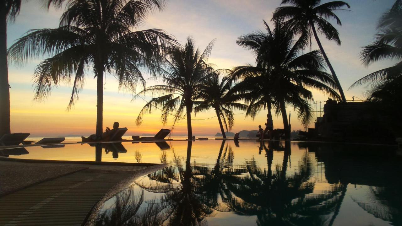 First Villa Beach Resort Baan Tai Dış mekan fotoğraf